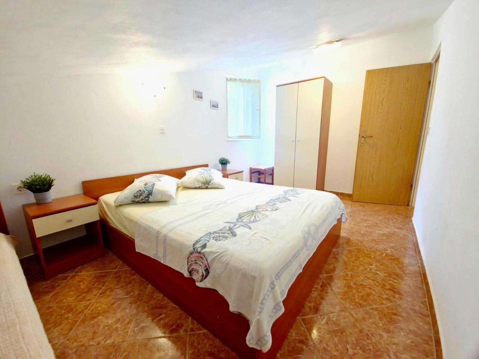 Apartment Jelena Раб Екстериор снимка