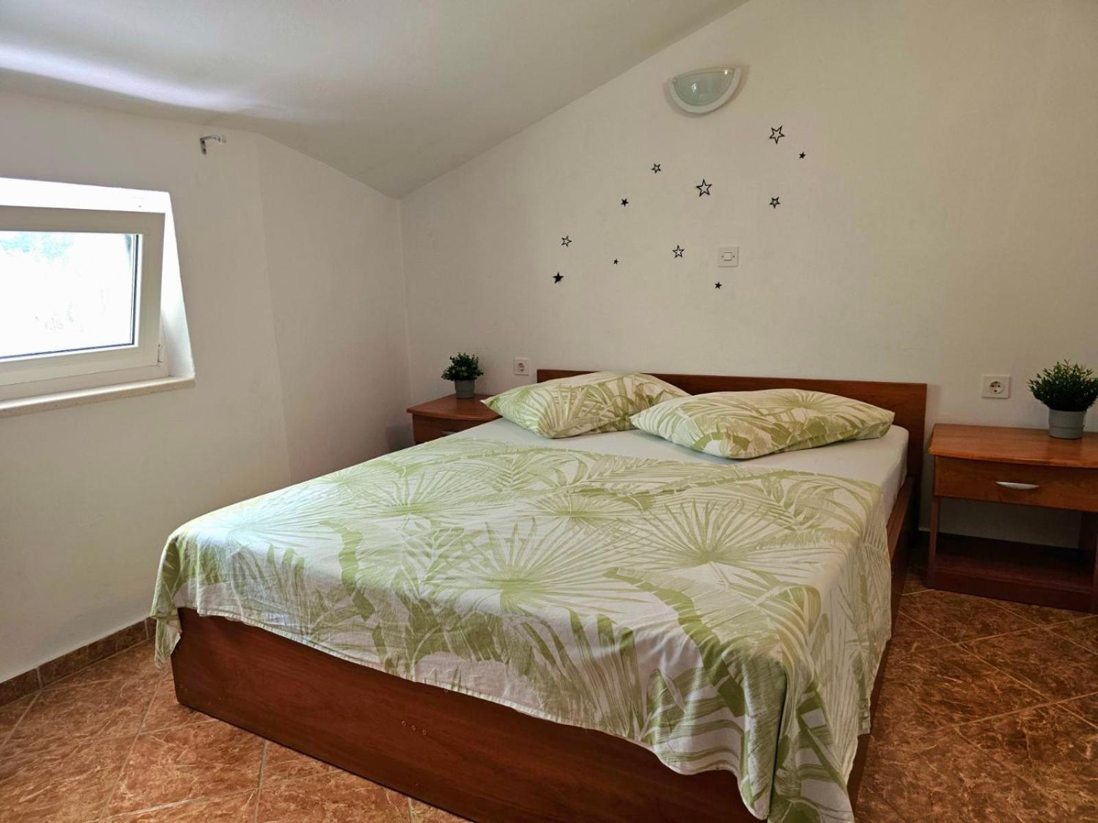 Apartment Jelena Раб Екстериор снимка
