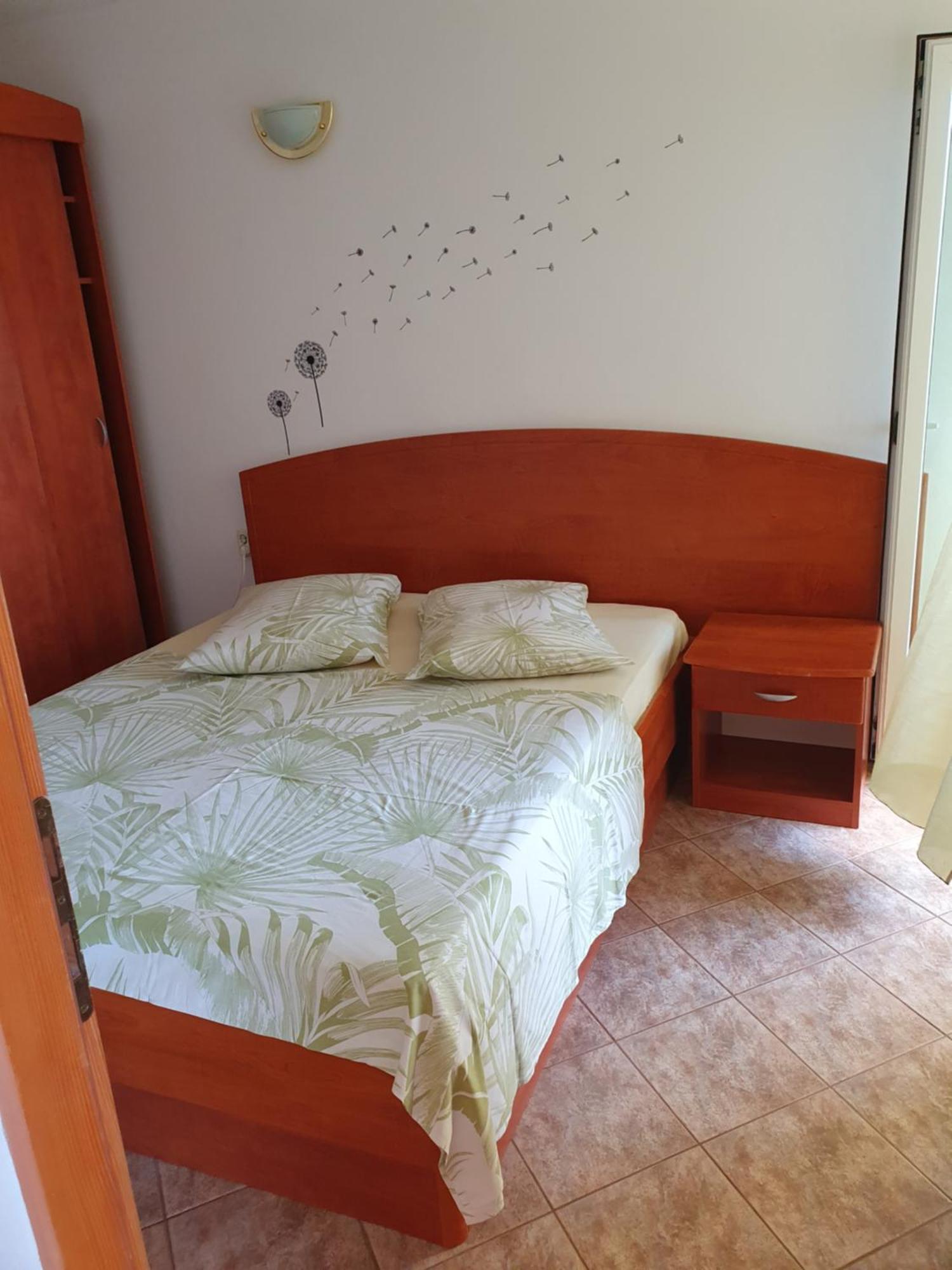 Apartment Jelena Раб Екстериор снимка