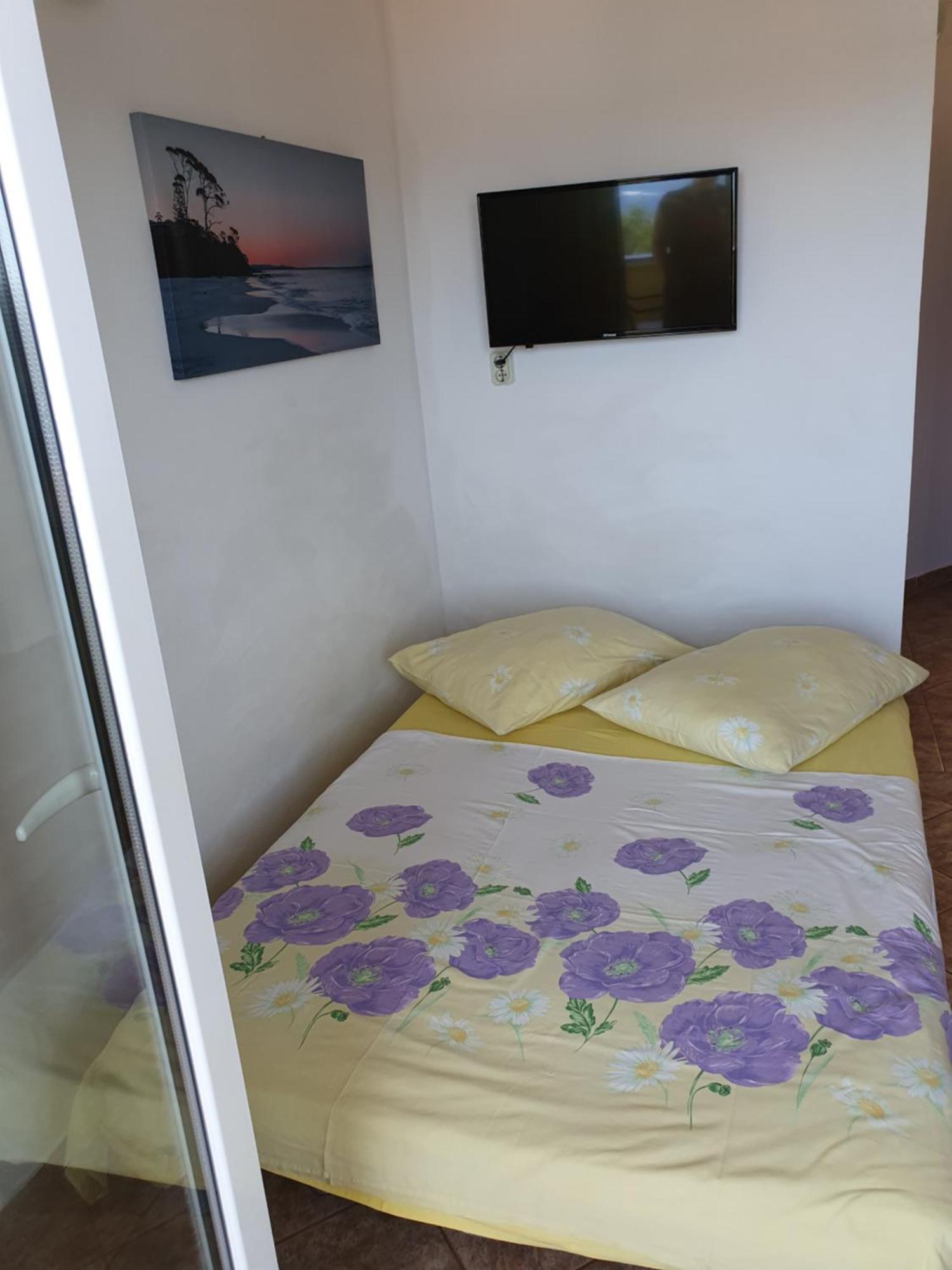 Apartment Jelena Раб Екстериор снимка