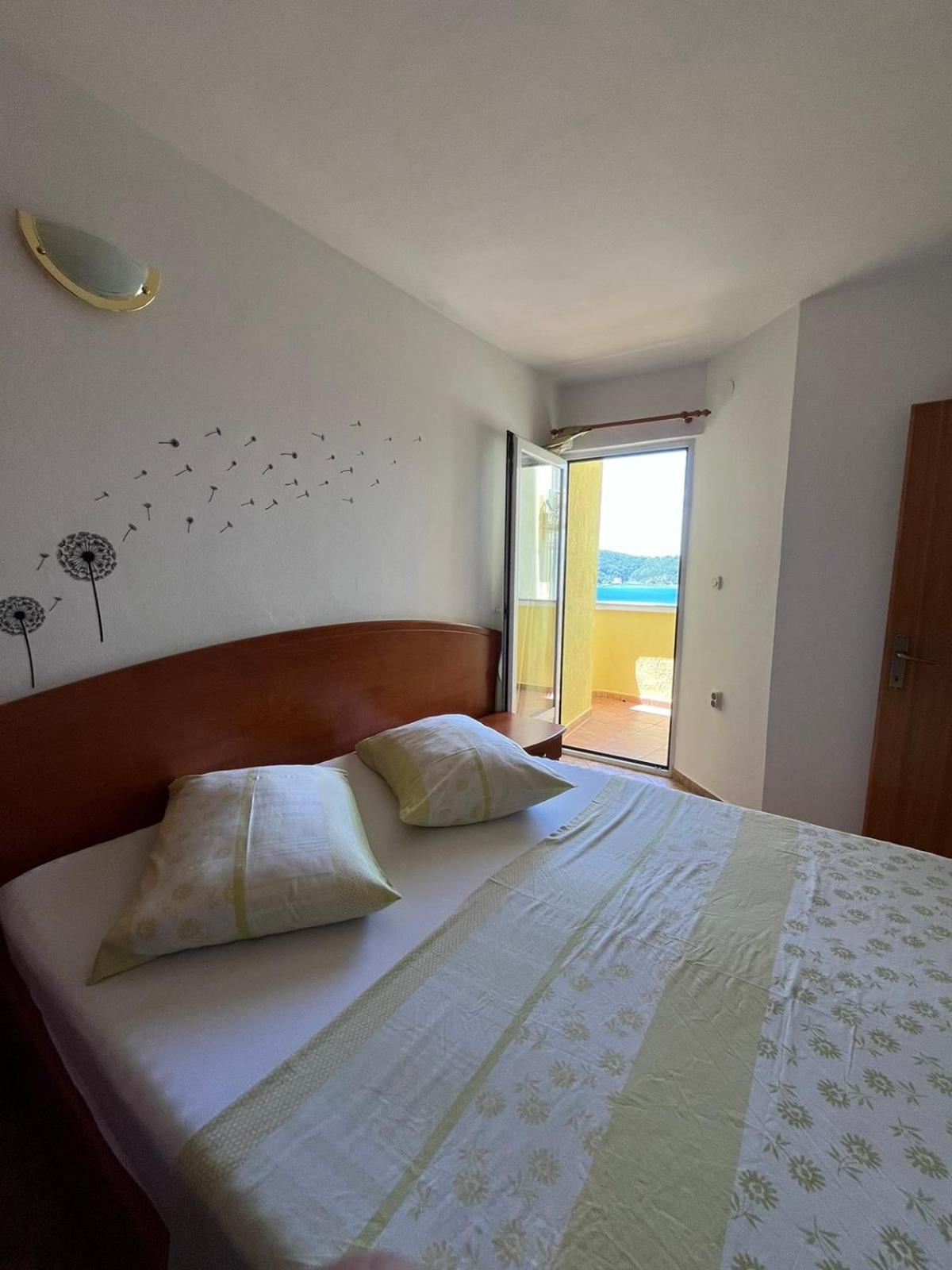 Apartment Jelena Раб Екстериор снимка