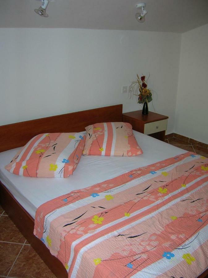 Apartment Jelena Раб Екстериор снимка